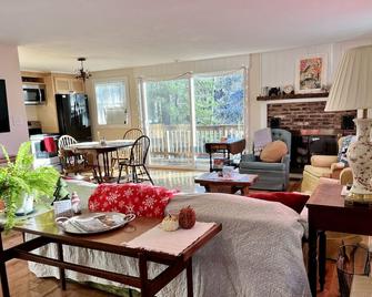 Grandmas Cottage on the River and the Rail Trail in Wolfeboro - Wolfeboro - Living room
