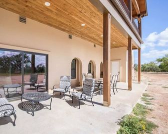 The Family Retreat in Dripping Springs - Dripping Springs - Patio