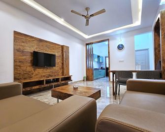 City Service Apartment - Chikamagalur - Living room