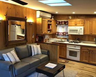 Perfect Palomar Mountain Getaway - Little Red - Palomar Mountain - Kitchen