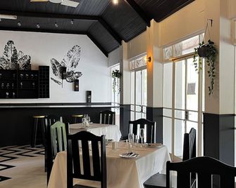 Near Big 5 Numbi Lodge - White River - Restaurante