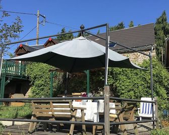 Rural retreat for nature lovers - Villaines-la-Juhel - Patio