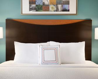 Comfort Inn & Suites - Texas City - Bedroom