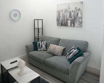 Make everyday special with a stay at Harmony suite! - Manchester - Living room