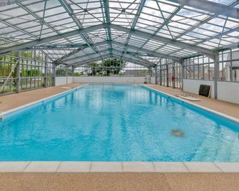 Chalet 'Éco Mary, Nature Et Piscine' with Shared Pool, Shared Terrace and Wi-Fi - Guérande - Piscine