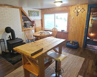 Cozy Getaway! - Oceanview Nova Scotian Sailor's Cottage with Modern Amenities - Yarmouth