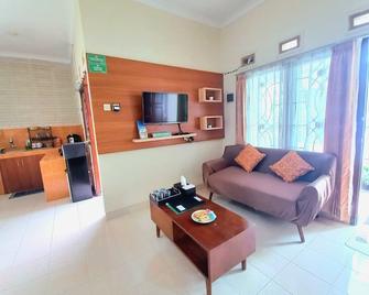 Homestay Jogja Condongcatur by Simply Homy - Sleman - Huiskamer