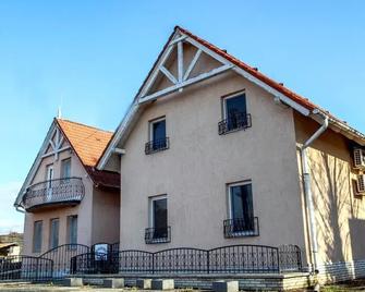 Bor Bazilika Panzió - Tarcal - Gebäude