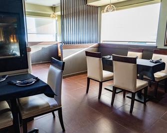 Skky Hotel - Whitehorse - Restoran