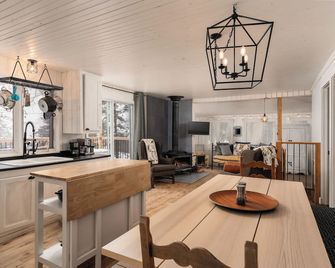 Black Lake Chalet and Spa in the Laurentians - Nominingue - Dining room