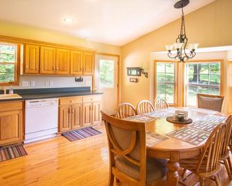 Lakeside Serenity: Lakefront-Pool Table- 4X4 Needed - Hayesville - Comedor
