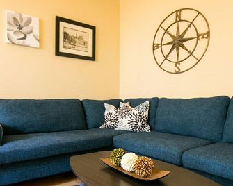 Less then 2 miles from downtown Stillwater - Stillwater - Living room