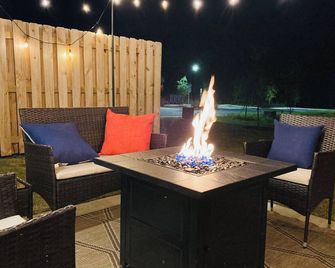 Brand New Construction -Modern 3/2.5 Near Auburn Campus & Rtj Golf Trail - Opelika - Terasa