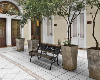 Milhouse Hostel Hipo - Buenos Aires - Patio