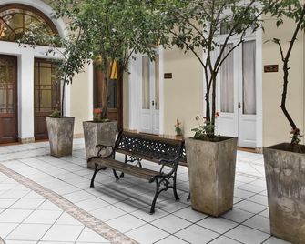 Milhouse Hostel Hipo - בואנוס איירס - פטיו