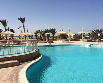 Hurghada Coral Beach Hotel - Хургада - Басейн