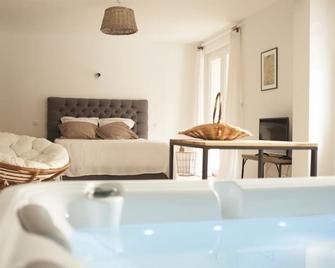 Apartment with spa, in the heart of the Aix countryside - Venelles - Chambre