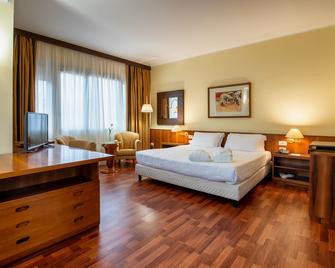 Hotel Royal Palace - Messina - Спальня
