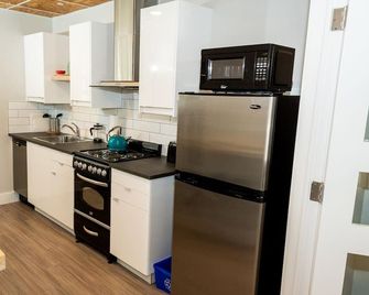 Rest your weary head - Edmundston - Kitchen