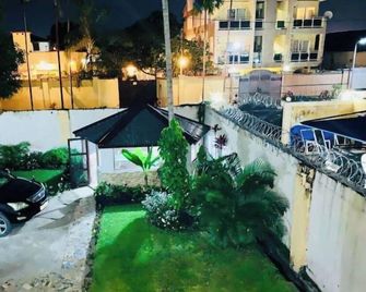 Logement 2 Chambres Cosy Dans Quartier Calme - Kinshasa