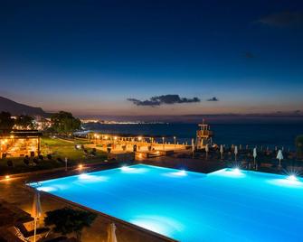 Kernos Beach Hotel & Bungalows - Mália - Pool