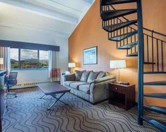 La Quinta Inn & Suites by Wyndham Silverthorne - Summit Co - Silverthorne - Living room