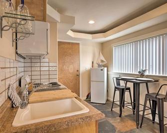 Brookings Vacation Rental Studio - Walk to Town! - Brookings - Keuken