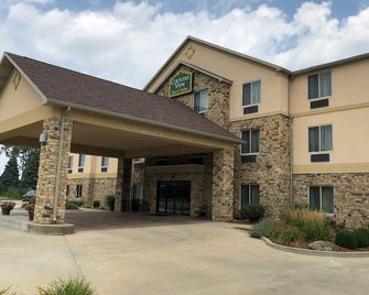 Countryview Inn & Suites - Robinson - Edificio