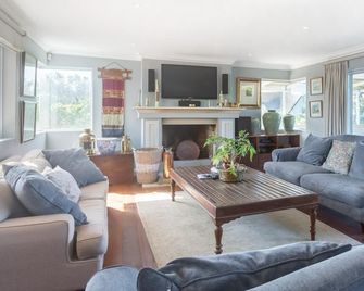 Beach Break Guest Houses And Villas - Saint Francis Bay - Living room