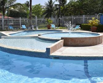 Villa de Playa - Dorado - Dorado - Piscina