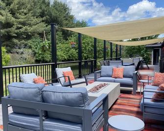 Beautiful House Available - Ithaca - Patio