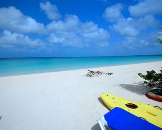 Rollezz Villas Beach Resort - Old Bight - Beach