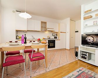 Appartamento Centro Storico Riva - Happy Rentals - Riva del Garda - Kuchyň