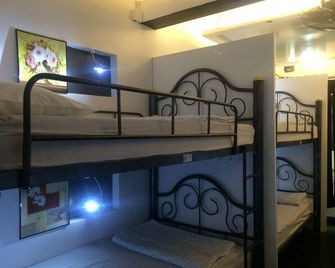 At Phangan Hostel - Ko Pha Ngan - Habitación
