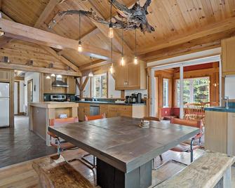 Authentik chalet - Hot tub, Kayaks and lake superior access / #301372 - Lac-Supérieur - Kitchen