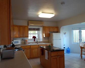 Perfect Location with Water Views & Private Dock - Sandys - Kitchen