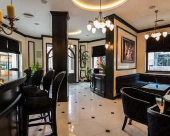 Boutique Guest House Coco - Plovdiv - Front desk