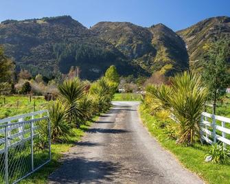 Totara Glen Farmhouse - Takaka Holiday Home - Takaka