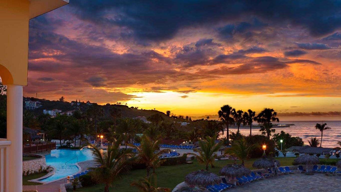 Lifestyle Tropical Beach Resort and Spa
