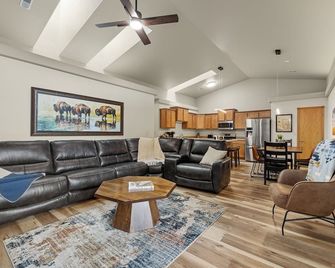 Two bedroom townhome, central to most popular destinations within Rapid City. - Rapid City - Living room
