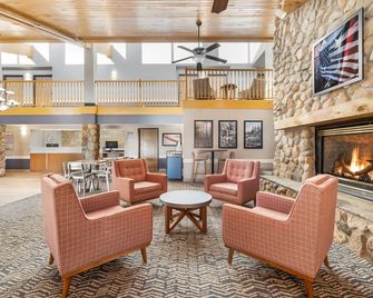 AmericInn by Wyndham Bismarck - Bismarck - Lounge