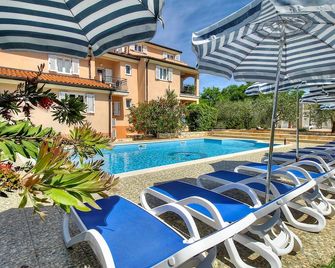 Nice apartment in Basanija with WiFi - Bašanija - Piscina