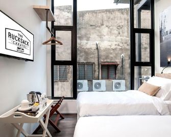 ذا راكساك كاراتيل - مالاكا