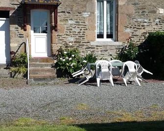 La Ferme de la Ruette - Courtils - Innenhof