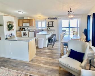 RARE! Fresh & Updated Lake House in Southwest Montana- Central to key locations! - Ennis - Kitchen