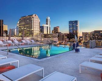 Walk to 6th St! ~ Rooftop Pool ~ Wyndham Austin Resort in the heart of Austin - Ώστιν - Πισίνα