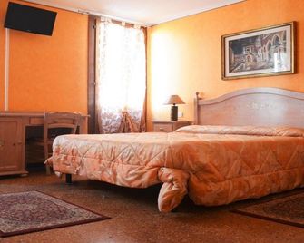 Best Holidays Venice - البندقية - غرفة نوم