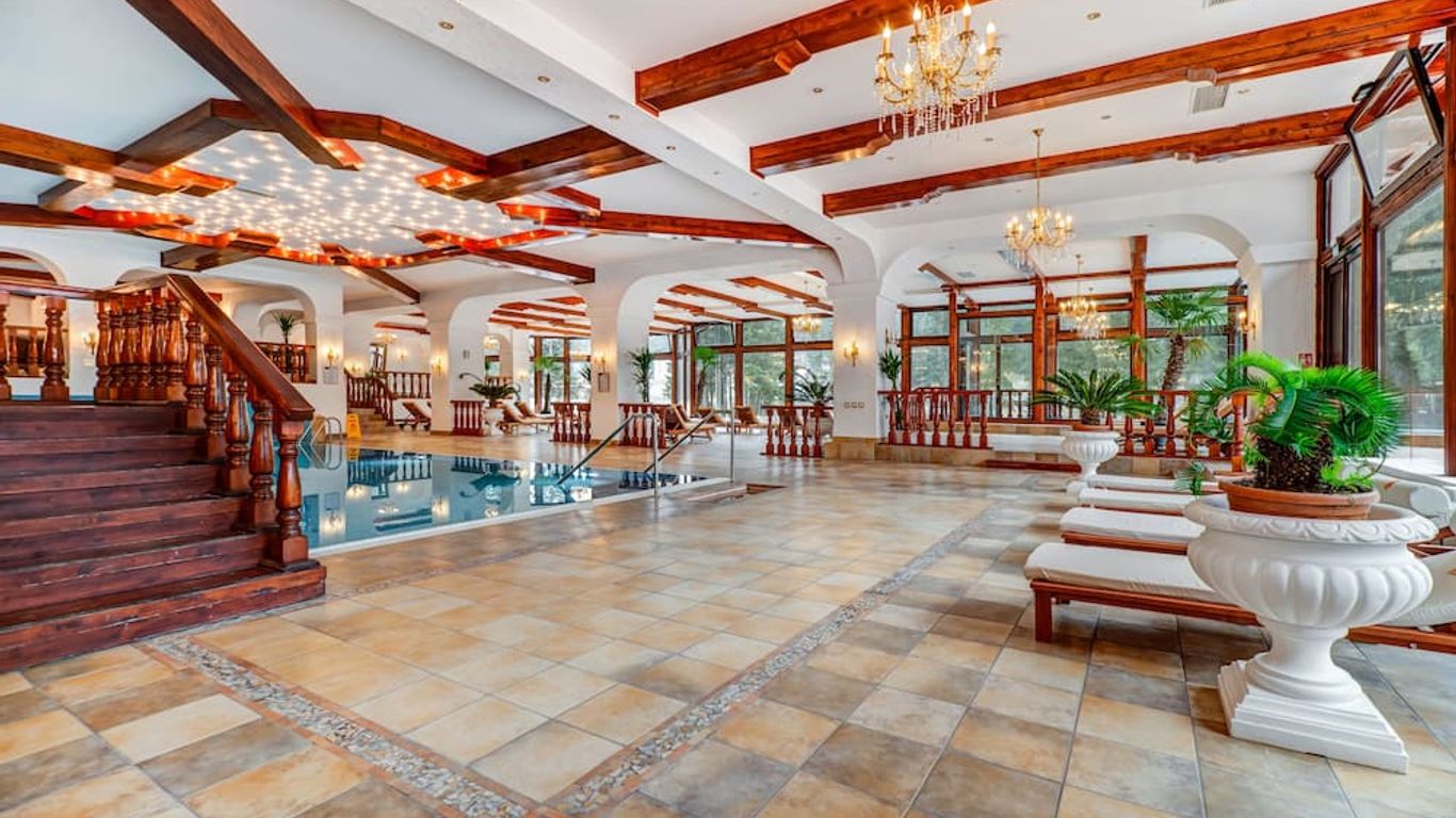 هوتل أوريليوس إمباراتول رومانيلور