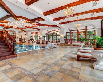 Aurelius Imparatul Romanilor - פויאנה ברשוב - לובי