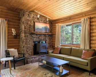 Welcome to your home away from home! - Bailey - Living room